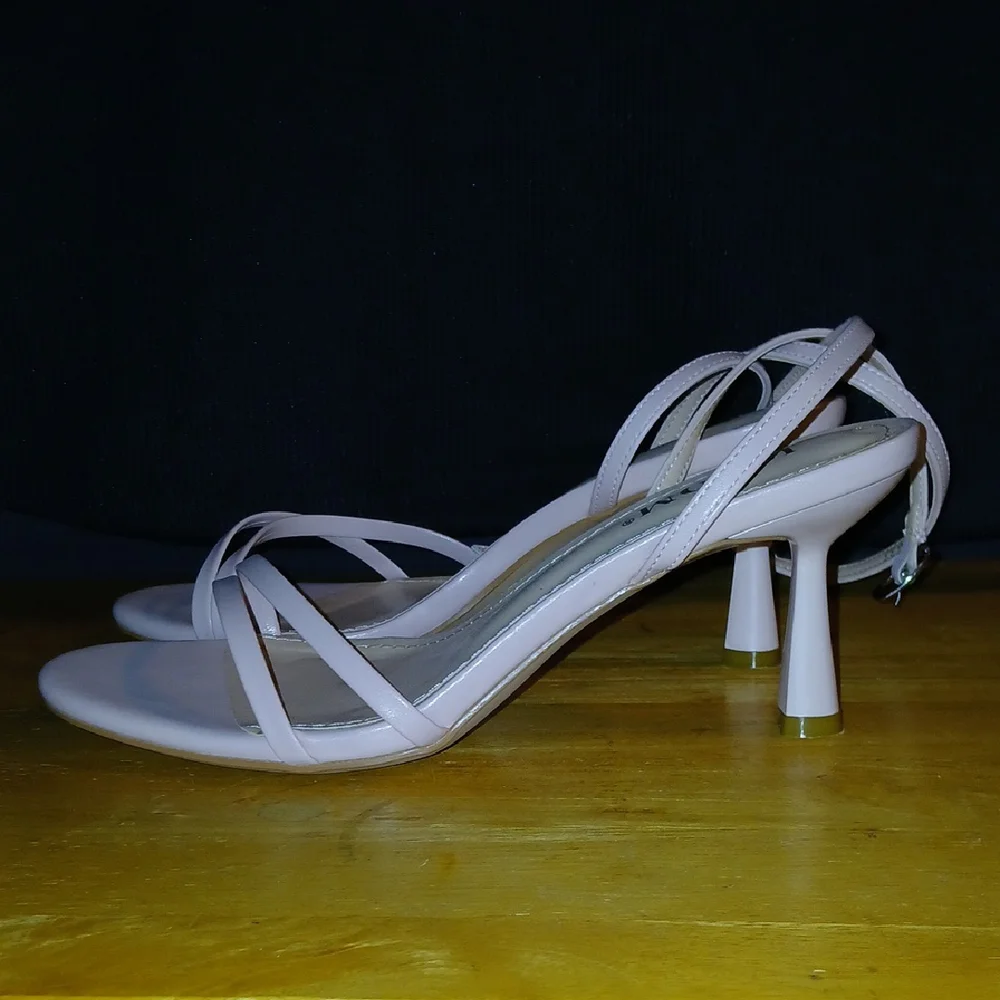 Isnom Elegant Pink Strappy Heels